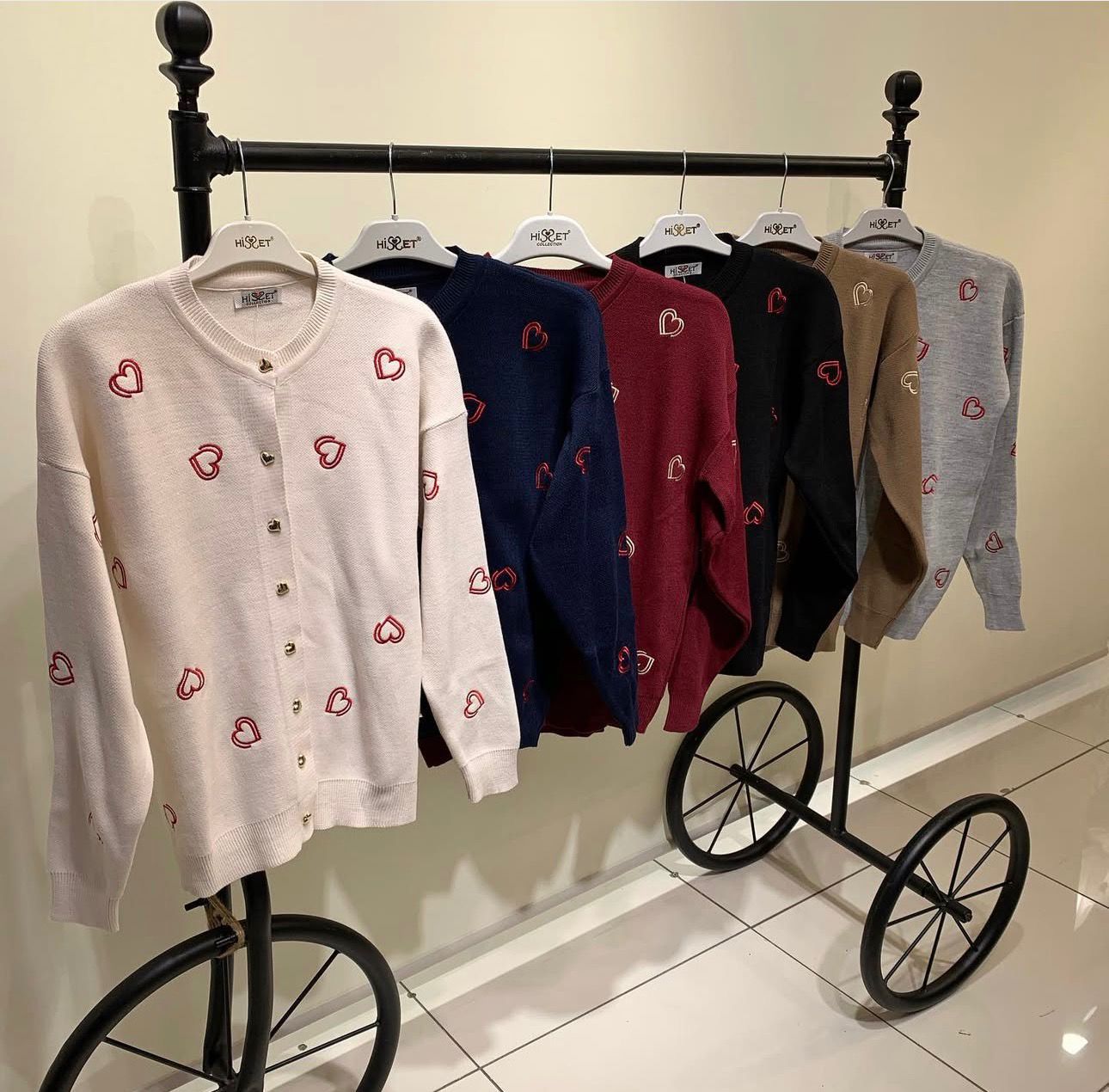 Kalp Detaylı Triko Hırka