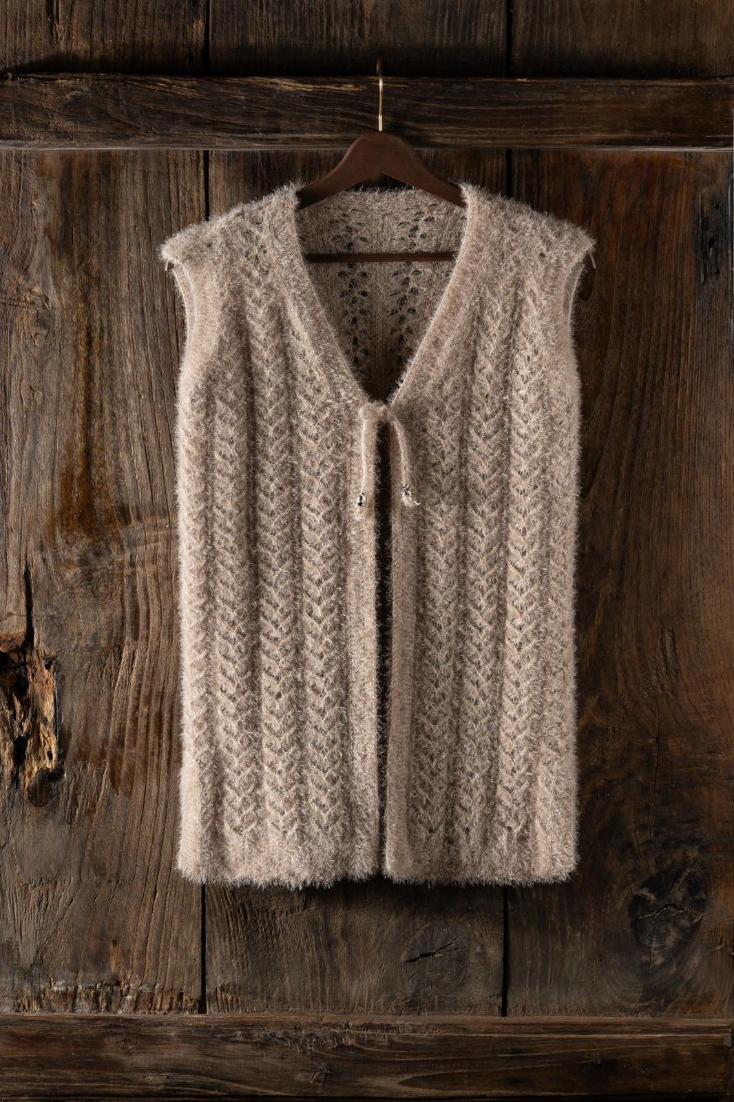 Simli El Örgüsü Görünümlü Yelek